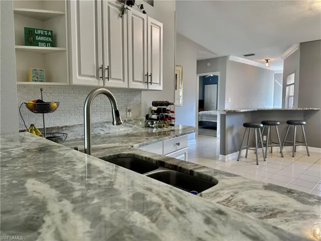 9165 Michael Cir 1002, Naples, Florida 34113