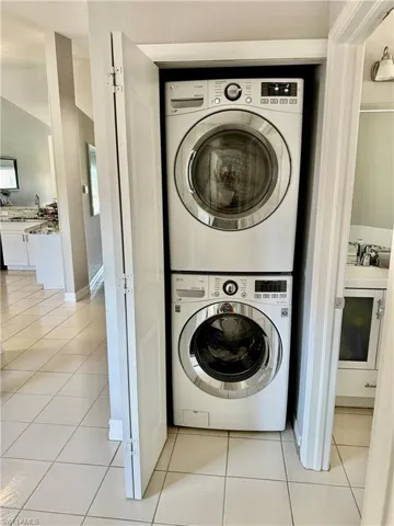 9165 Michael Cir 1002, Naples, Florida 34113