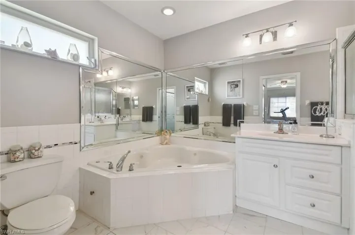 9165 Michael Cir 1002, Naples, Florida 34113