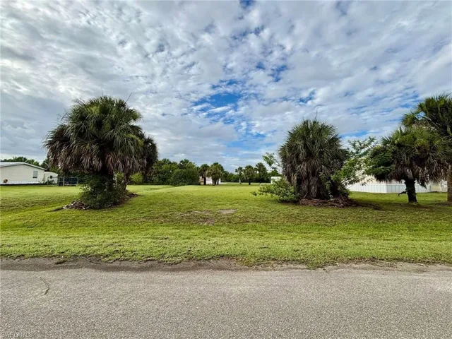 1125 W Miller Dr, Moore Haven, Florida 33471