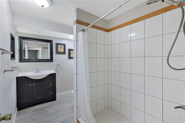 Guest bathroom located next to guest bedrooms.
