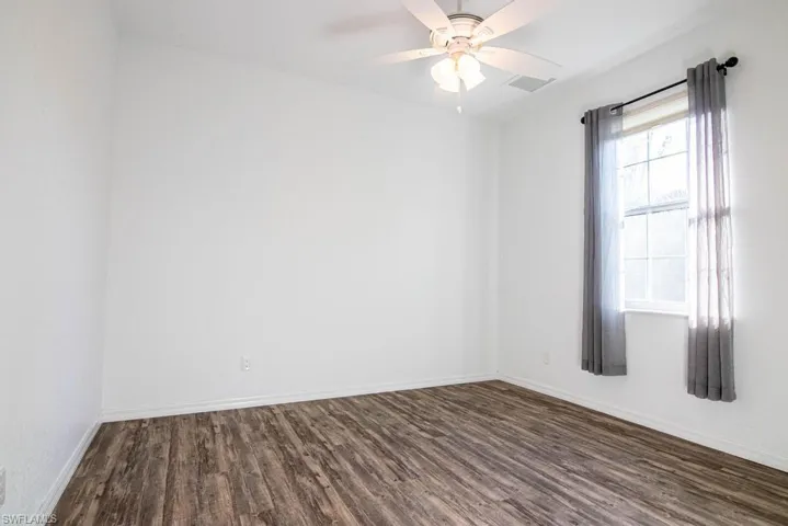There 3 guest bedrooms