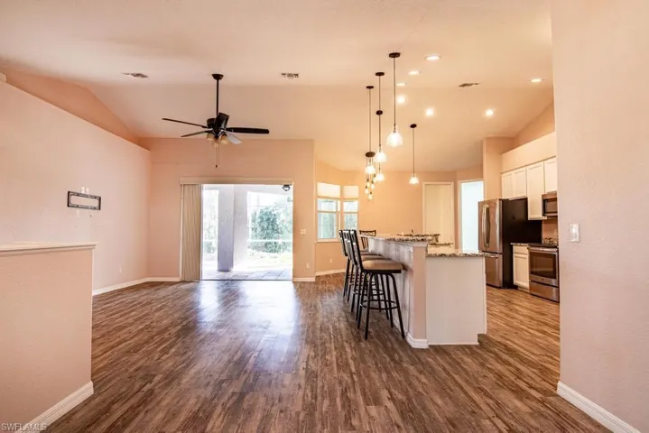 High end laminate flooring throughout