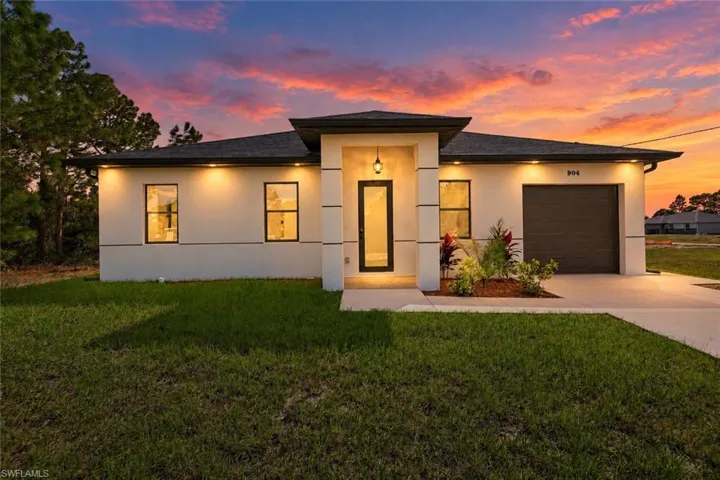 904 Wabasso Ct, Lehigh Acres, Florida 33974