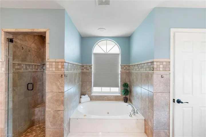 223  Kirtland  DR, Naples, FL 34110