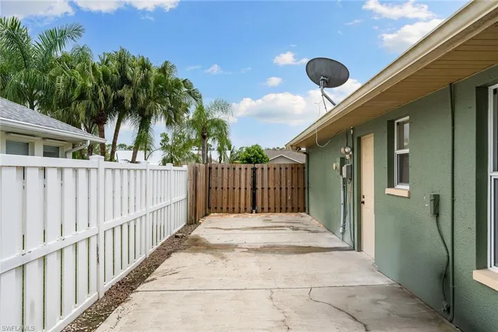 223  Kirtland  DR, Naples, FL 34110