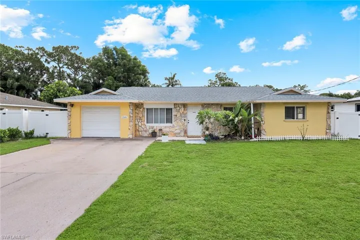 27051 Edgewood St, Bonita Springs, Florida 34135