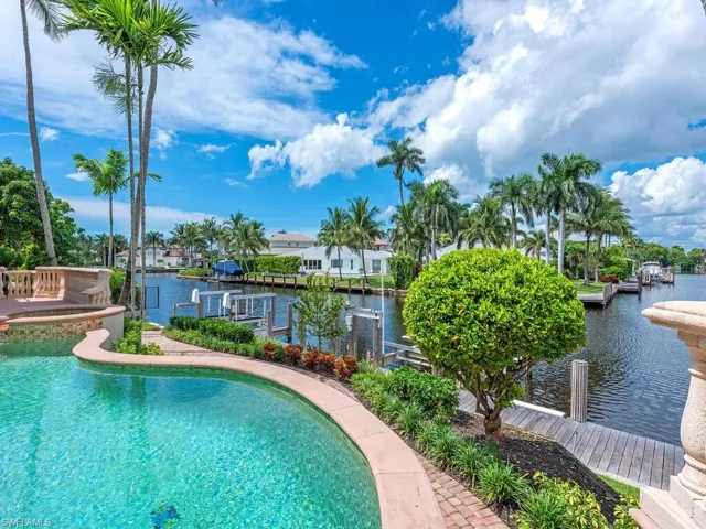 651  21st S AVE, Naples, FL 34102