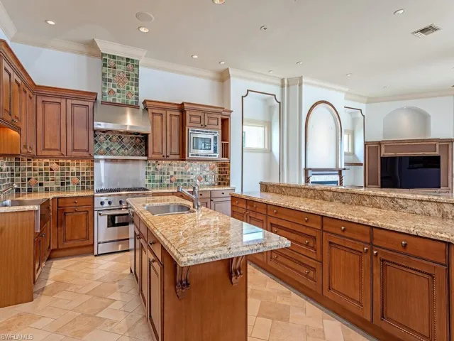 651  21st S AVE, Naples, FL 34102
