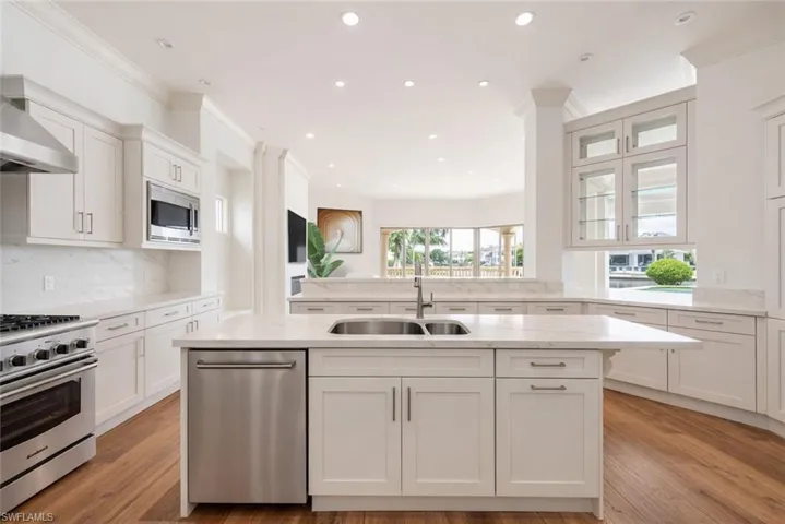 651  21st S AVE, Naples, FL 34102