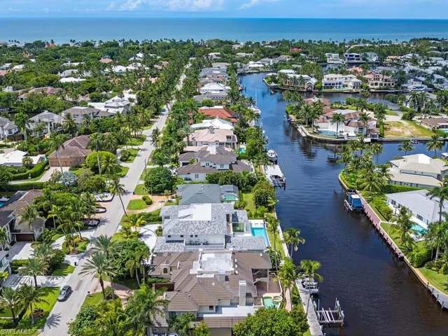 651  21st S AVE, Naples, FL 34102