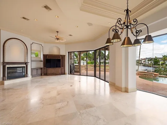 651  21st S AVE, Naples, FL 34102
