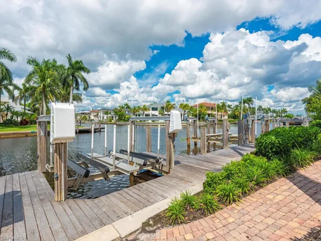 651  21st S AVE, Naples, FL 34102