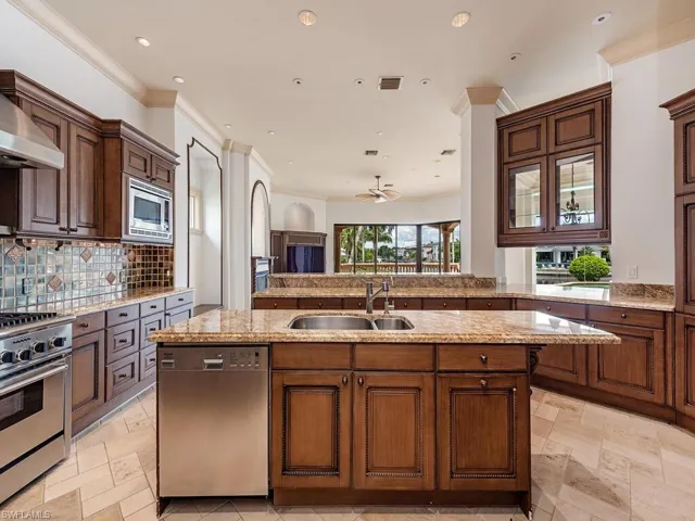 651  21st S AVE, Naples, FL 34102
