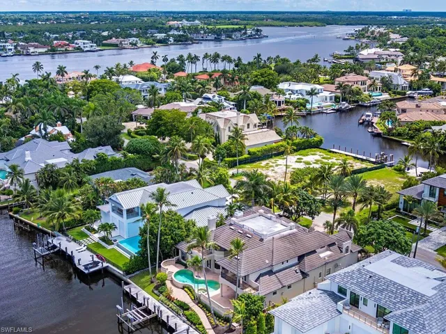 651  21st S AVE, Naples, FL 34102