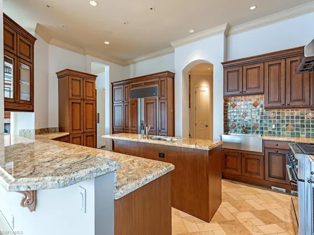 651  21st S AVE, Naples, FL 34102