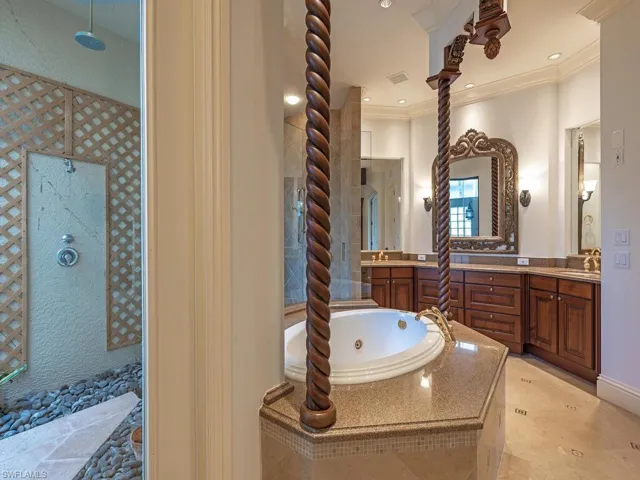 651  21st S AVE, Naples, FL 34102