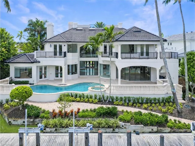 651  21st S AVE, Naples, FL 34102