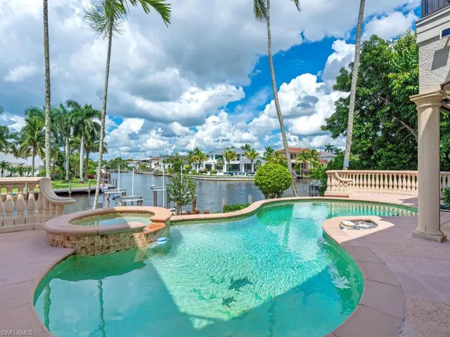 651  21st S AVE, Naples, FL 34102