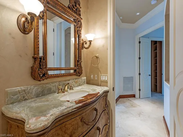 651  21st S AVE, Naples, FL 34102