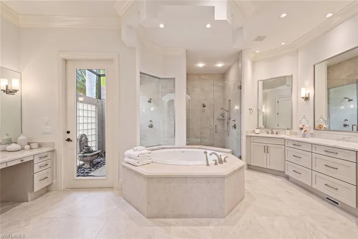 651  21st S AVE, Naples, FL 34102