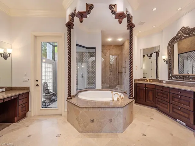 651  21st S AVE, Naples, FL 34102
