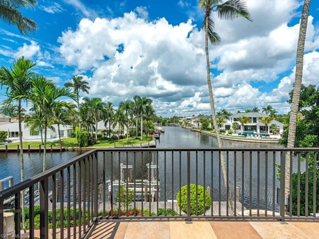 651  21st S AVE, Naples, FL 34102