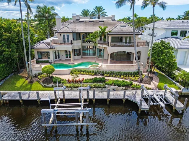 651  21st S AVE, Naples, FL 34102