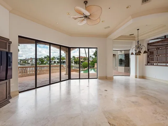651  21st S AVE, Naples, FL 34102