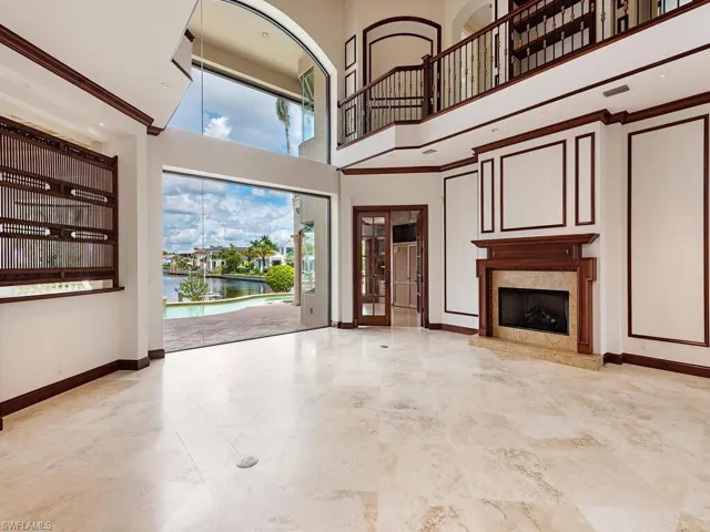 651  21st S AVE, Naples, FL 34102