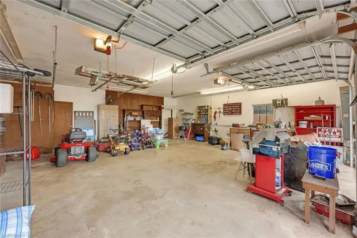 Oversized Garage & Workshop space, extra storage
