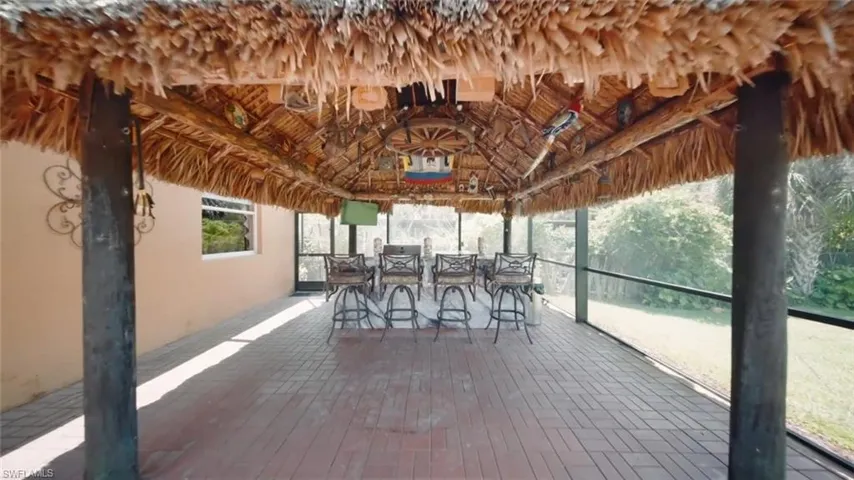Lg Tiki Bar inside extended lanai,