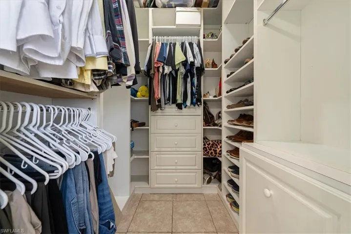 CALIFORNIA CLOSET