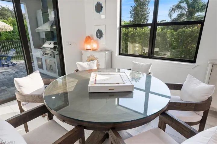 Dining area with sliders leading to the outdoor kitchen.