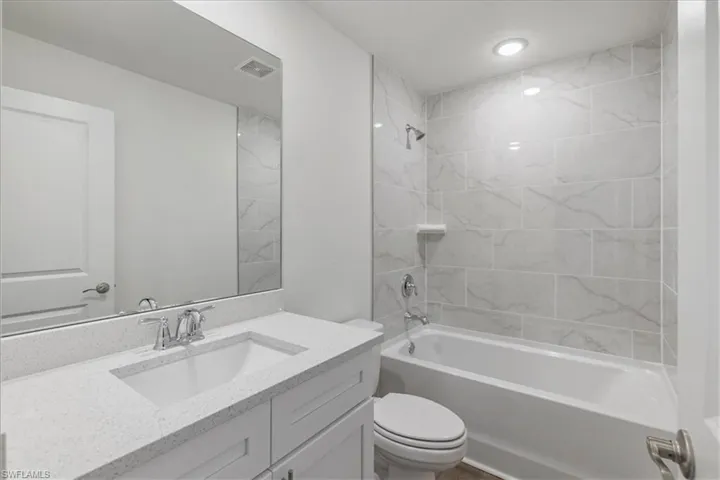 1904 NW 18th  ST, Cape Coral, FL 33993