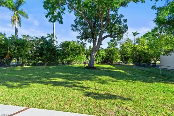 3235 Avocado Dr, Fort Myers, Florida 33901