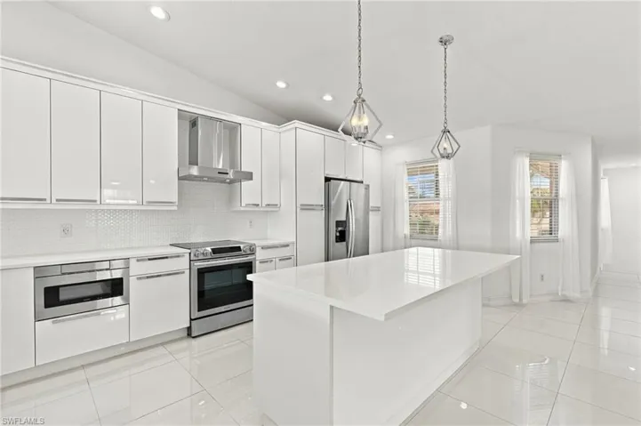 9175 Michael Cir 4, Naples, Florida 34113