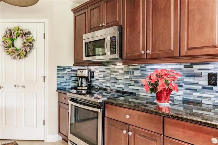 "EYE-CATCHING" BACKSPLASH & NEWER DROP-IN RANGE WITH CONVECTION OVEN & MICROWAVE!          LOOKS EVEN MORE AMAZING IN PERSON!