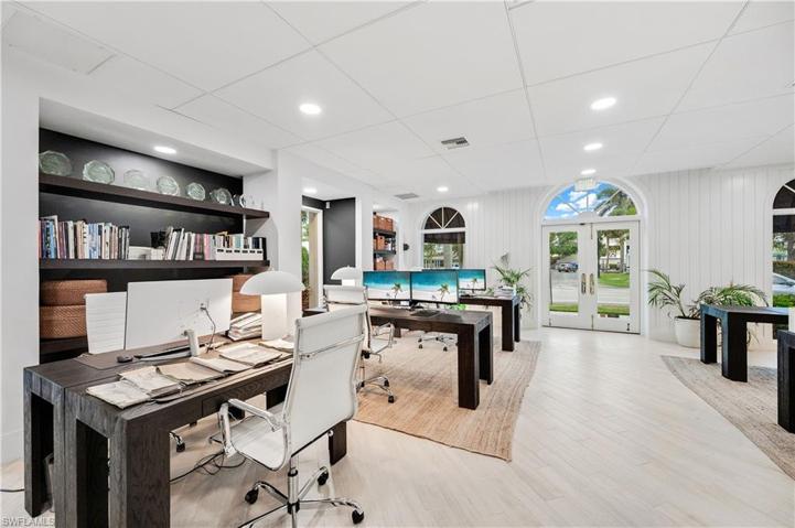 294  14th S AVE, Naples, FL 34102