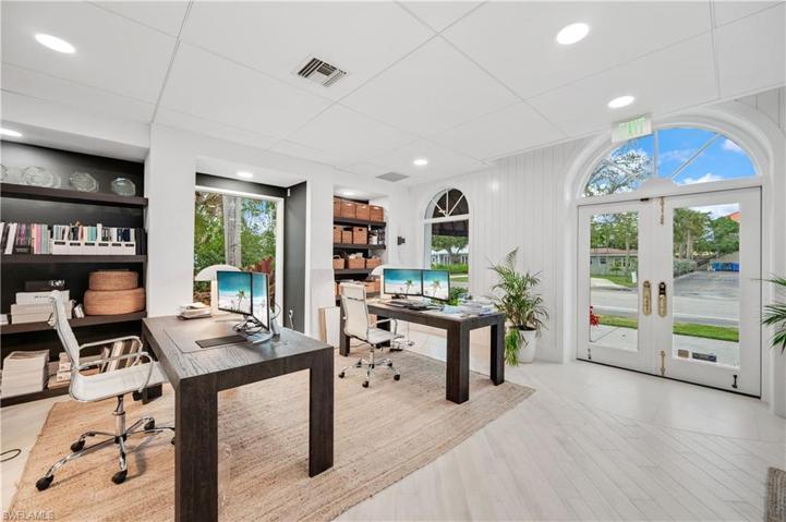 294  14th S AVE, Naples, FL 34102