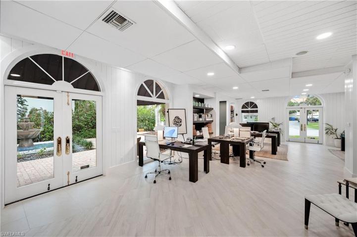 294  14th S AVE, Naples, FL 34102