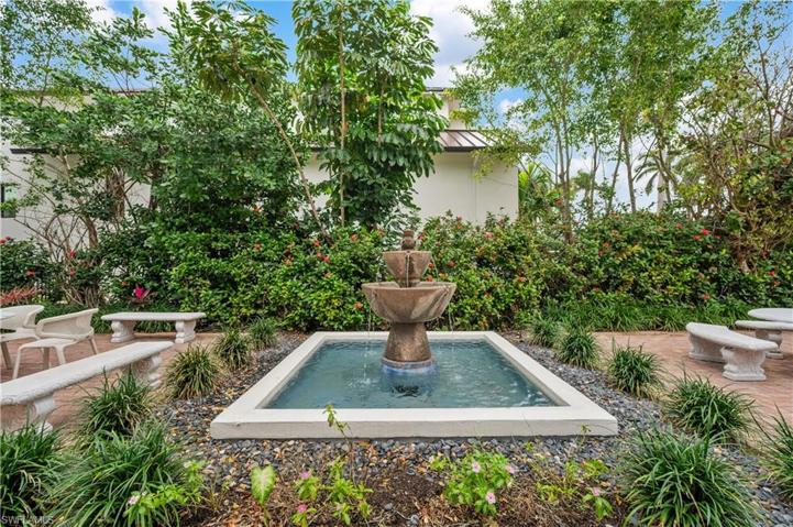 294  14th S AVE, Naples, FL 34102