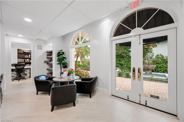 294  14th S AVE, Naples, FL 34102