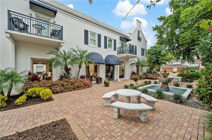 294  14th S AVE, Naples, FL 34102
