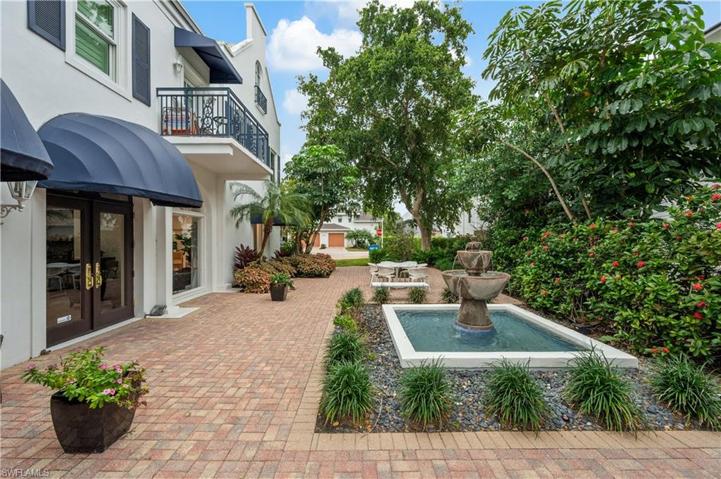 294  14th S AVE, Naples, FL 34102