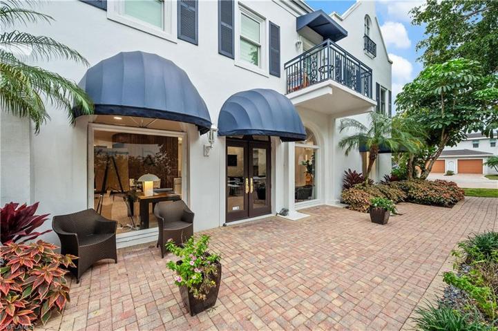 294  14th S AVE, Naples, FL 34102
