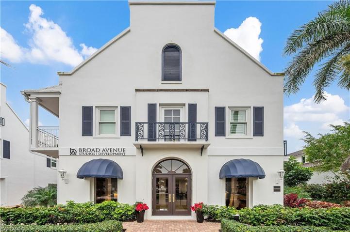 294  14th S AVE, Naples, FL 34102