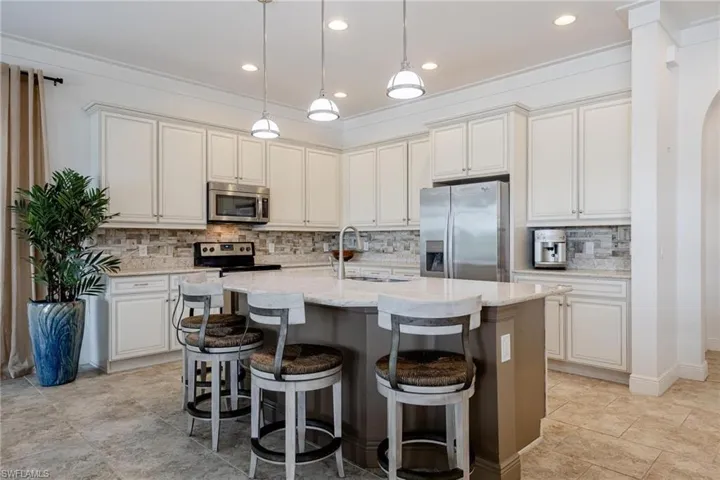 10040  Avalon Lake  CIR, Fort Myers, FL 33913