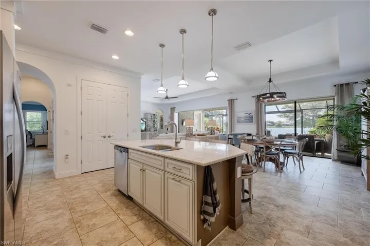 10040  Avalon Lake  CIR, Fort Myers, FL 33913