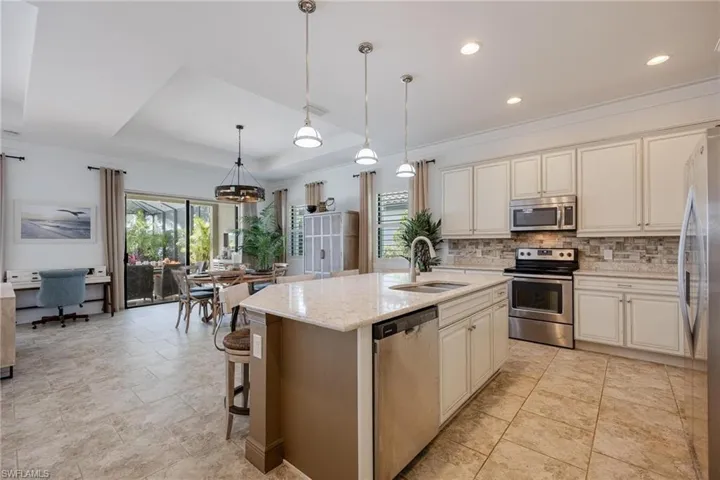 10040  Avalon Lake  CIR, Fort Myers, FL 33913